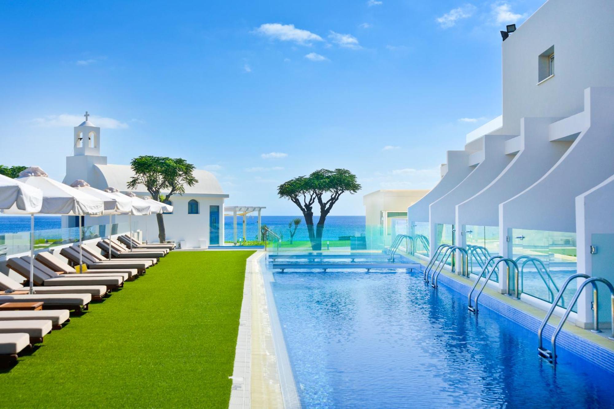 Familiensuite mit seitlichem Meerblick, Swim-up-Pool und Whirlpool (2 Erwachsene + 2 Kinder)